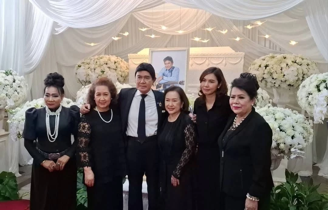 คนบันเทิง แห่ร่วมอาลัย "ไพโรจน์ สังวริบุตร" อดีตพระเอกดัง