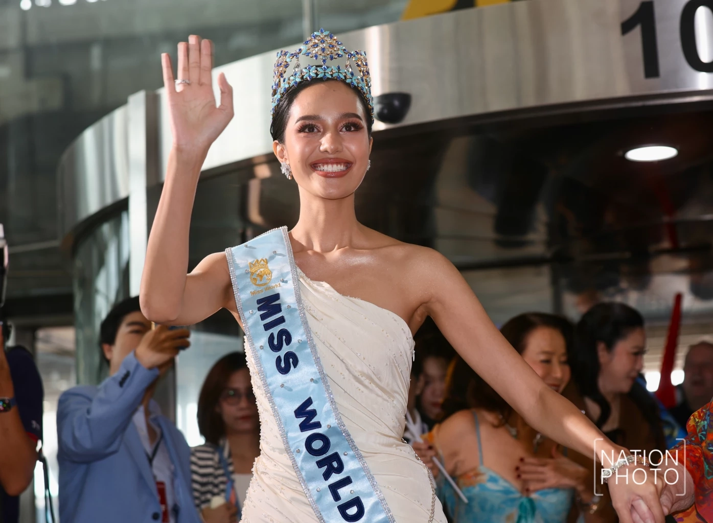 "โอปอล" มิสเวิลด์ 2025 ถึงไทย เตรียมขึ้นรถเเห่สุดยิ่งใหญ่