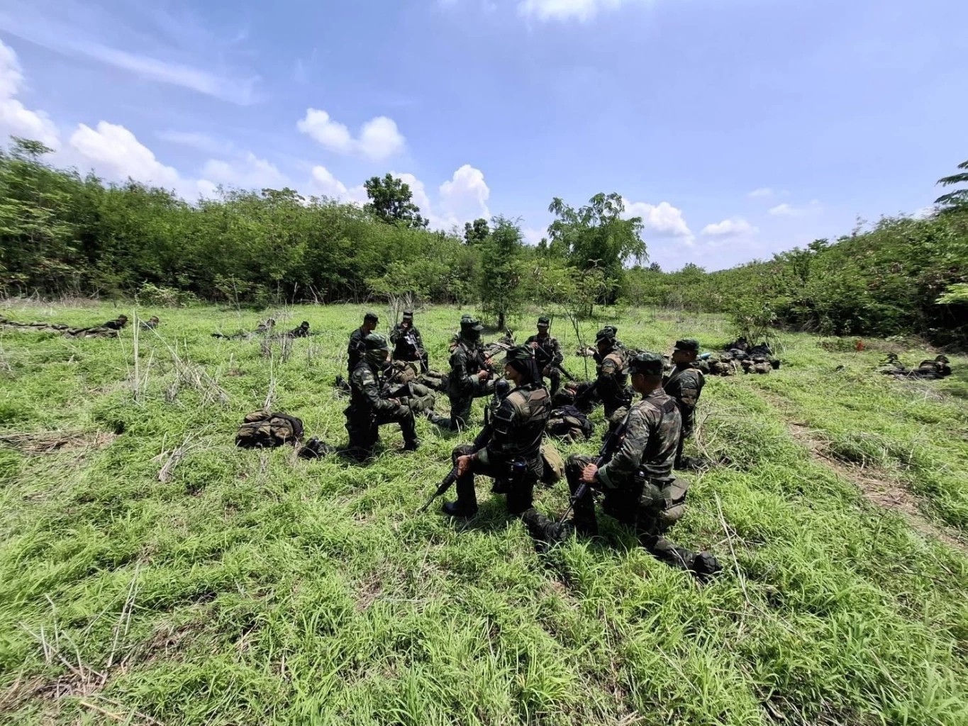 ทหารหน่วยรบพิเศษพรึบ! ฝึกทบทวน เจาะที่หมาย กวาดล้างคูเลต