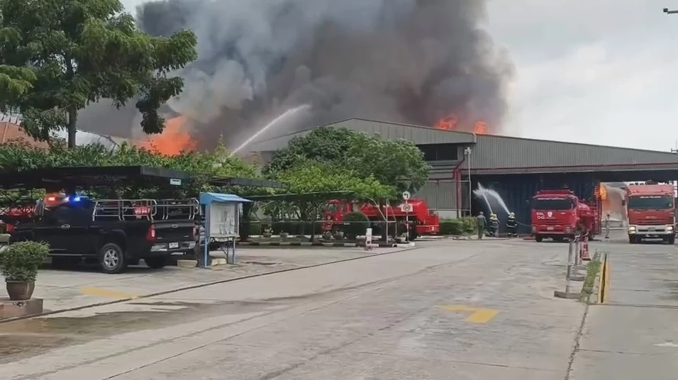ด่วน! ไฟไหม้โรงงานผลิตทิชชู่ เผาเสียหายวอด มีผู้สูญหาย 10 ราย