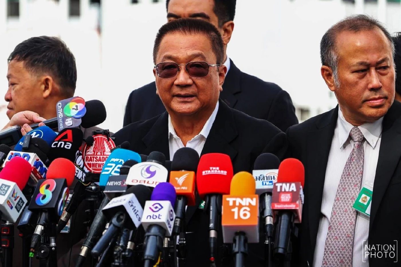 \"ชาญชัย - ทนายนกเขา - หมอตุลย์\" ร่วมสังเกตการณ์ไต่สวนคดี \"ทักษิณชั้น 14\"