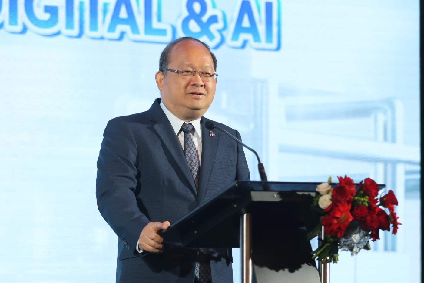 หอการค้า หั่นจีดีพีเหลือโต 1.7%  เอกชนผวา ‘ยุบสภา - ลาออก’