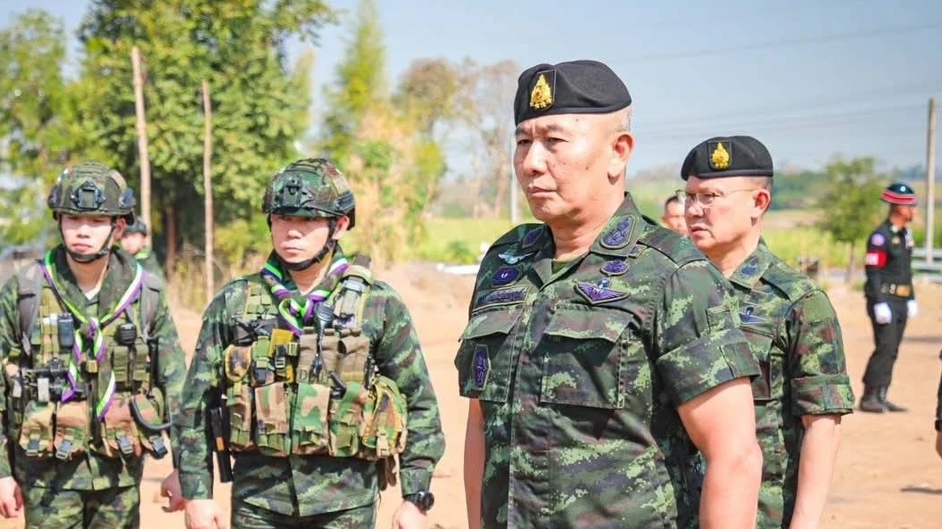 ด่วน! สยบข่าวรัฐประหาร! ผบ.ทบ. แสดงจุดยืน เวลานี้ “คนไทยต้องสามัคคี”