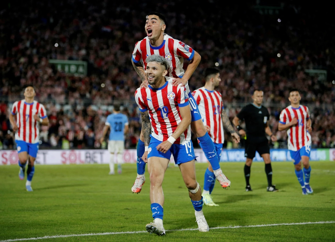 อาร์เจนตินา ซิวแชมป์คัดบอลโลก, บราซิลเจ๊า, ปารากวัยดับอุรุกวัย ลุ้นมันส์โซนอเมริกาใต้