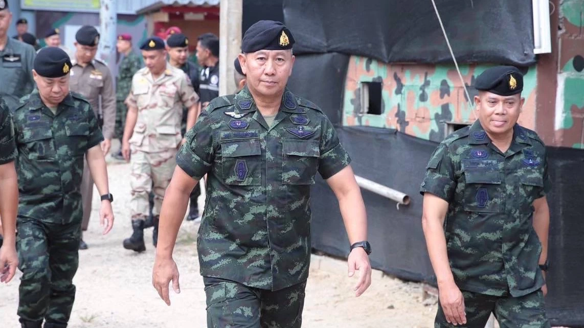 ด่วน! สยบข่าวรัฐประหาร! ผบ.ทบ. แสดงจุดยืน เวลานี้ “คนไทยต้องสามัคคี”
