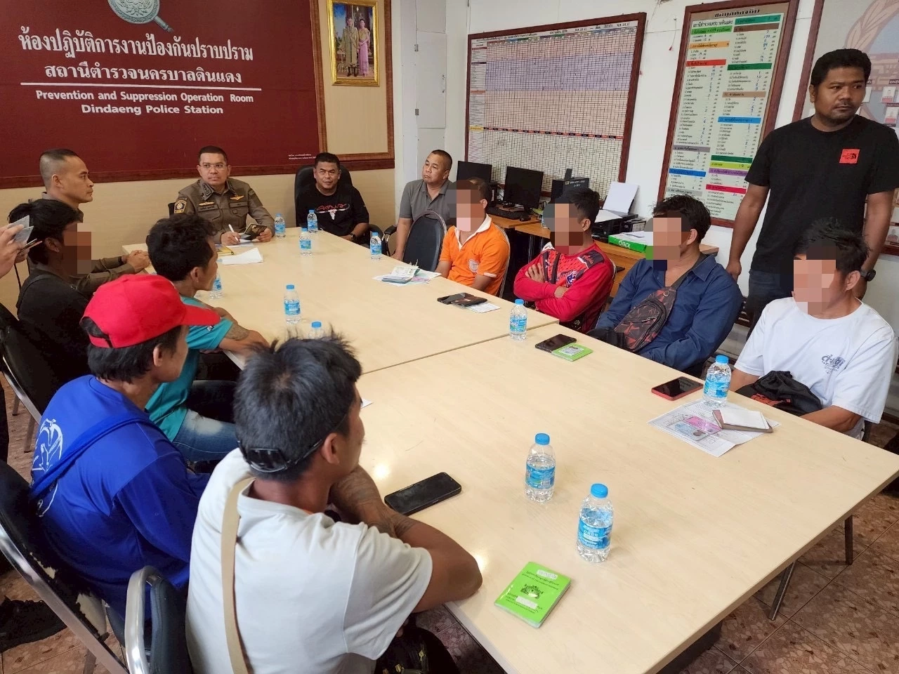 ด่วน ตร.พบกลุ่มคนต่างด้าวต้องสงสัย 8 ราย ใกล้เคียงพื้นที่ชุมนุม