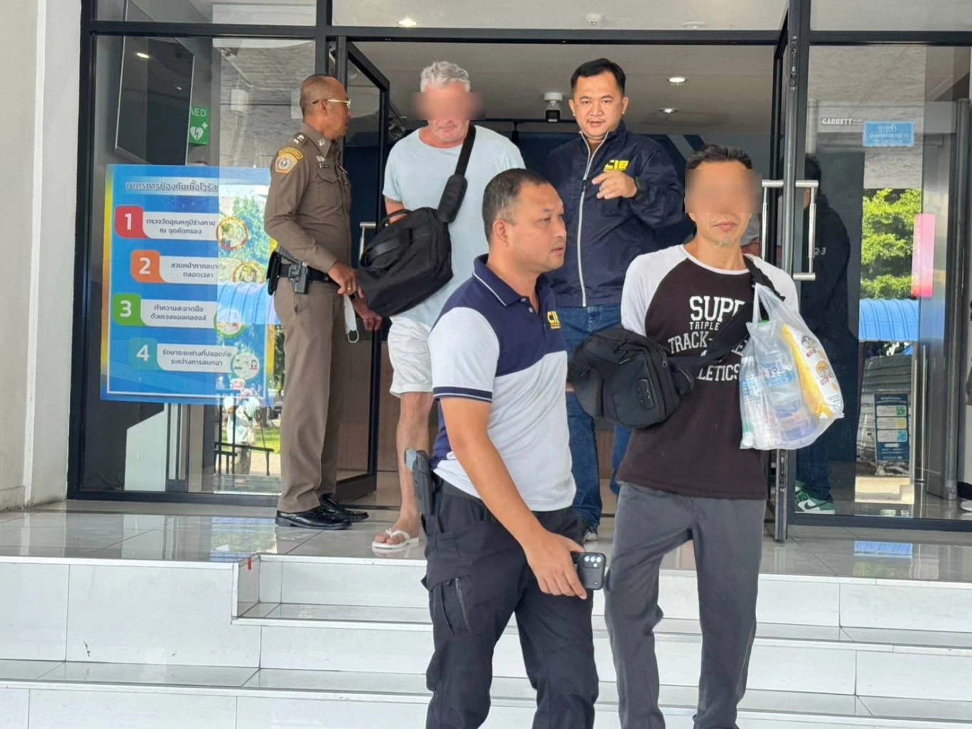 ตำรวจคุมตัว 13 แก๊งคอลเซ็นเตอร์ต่างชาติ หลอกลวง "ชาวออสซี" ไปฝากขัง