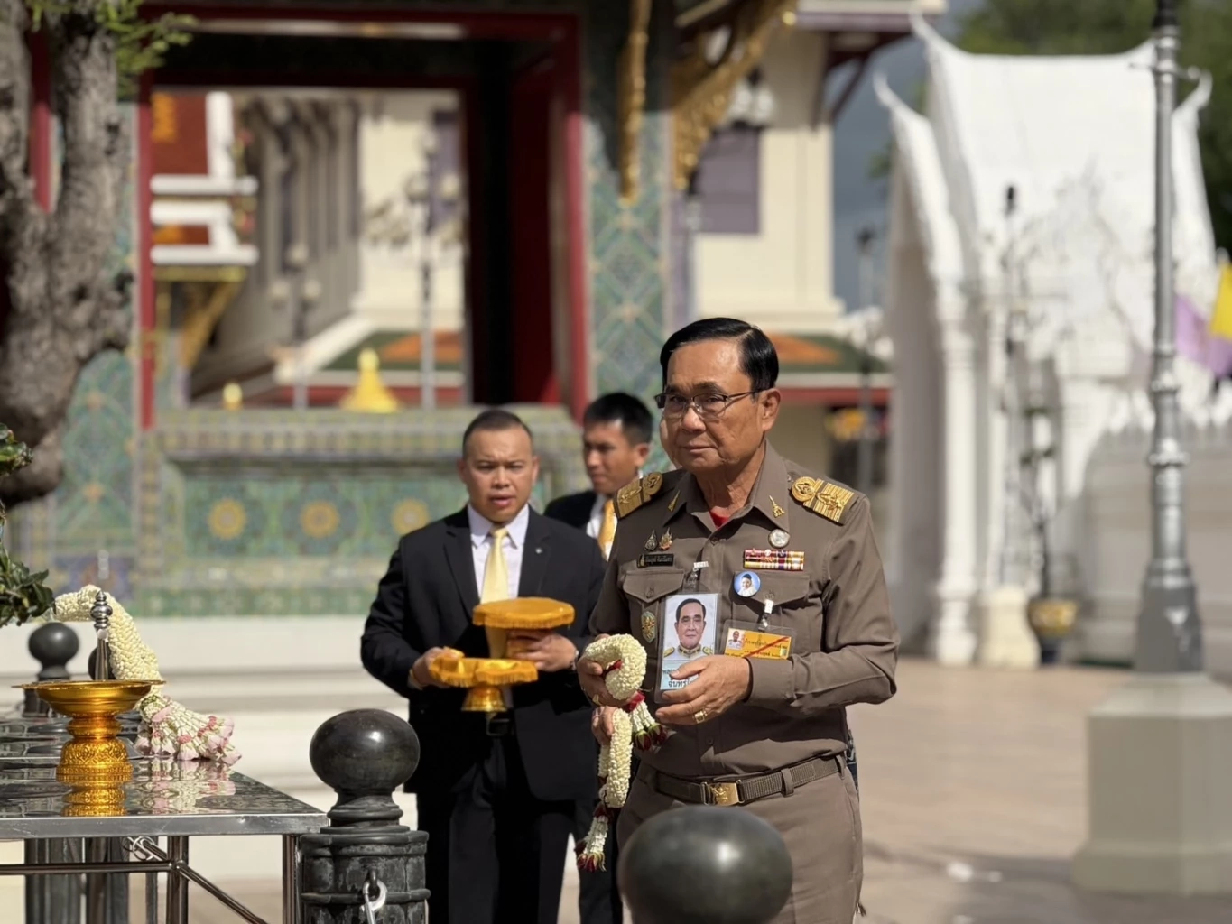 “สุรยุทธ์-ประยุทธ์-นายกฯ” เข้าเฝ้าสมเด็จพระสังฆราช วันประสูติ