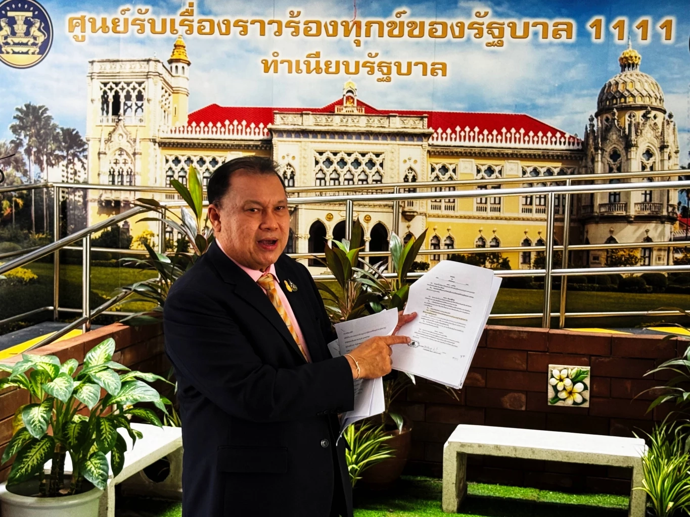 “สนธิญา” ร้องนายกฯ เพิ่ม ปลด “พีระพันธุ์” เหตุ "ภรรยาโอนหุ้นไม่สำเร็จ ถือเกิน 5%