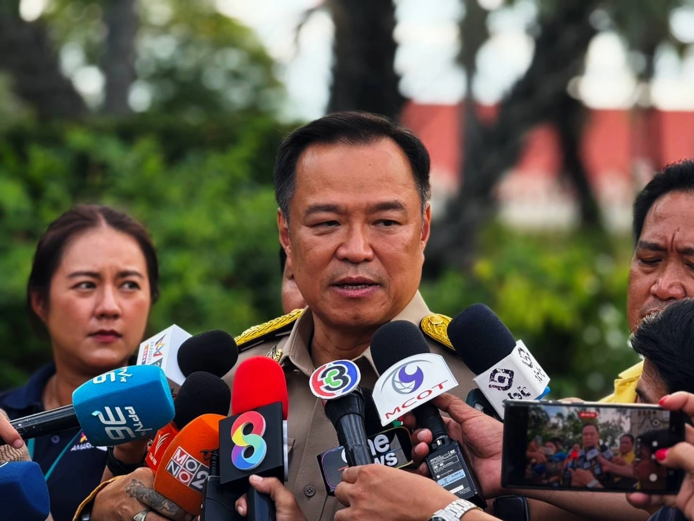 “อนุทิน” เผย คุย "นายกฯ" 1 ชม. ครึ่ง แค่เรื่องงาน ไม่มีเรื่องปรับ ครม.  มั่นใจยังคุม "มหาดไทย"