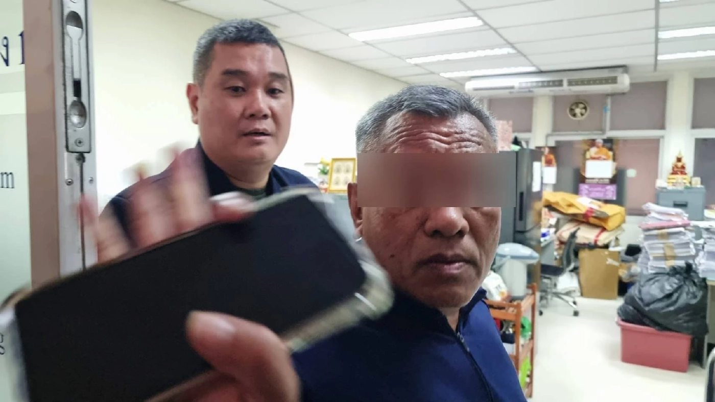 "ทวีวัฒน์" เจ้าของ "เงิน 12 ล้าน" มาตามนัด หอบหลักฐานเข้าพบตำรวจ