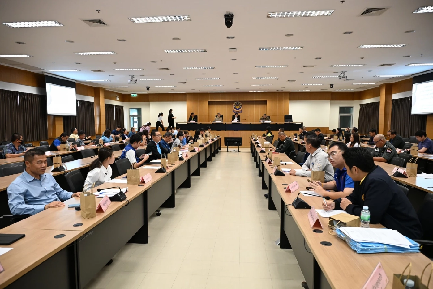 ผู้ว่าฯ ราชบุรี เดือด! สั่ง 7 นายอำเภอ แจงเมินประชุมปราบยาเสพติด