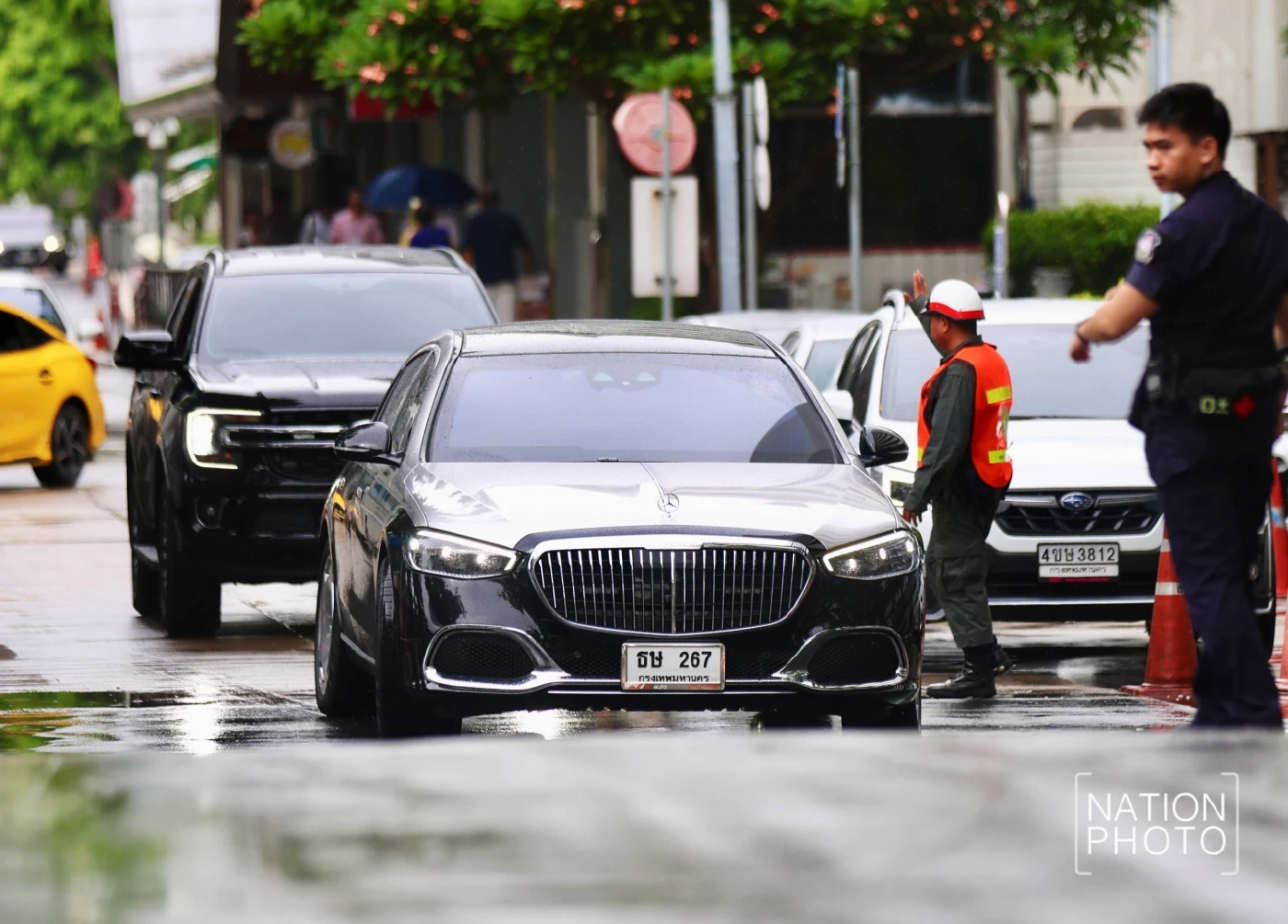 "ทักษิณ" ยังหลบสื่อ เข้าฟังสืบพยานโจทก์คดี 112 วันที่สอง ด้าน "ทนายวิญญัติ" เผยหลังสืบพยานวันแรกคุยกันแค่เรื่องคดีความ