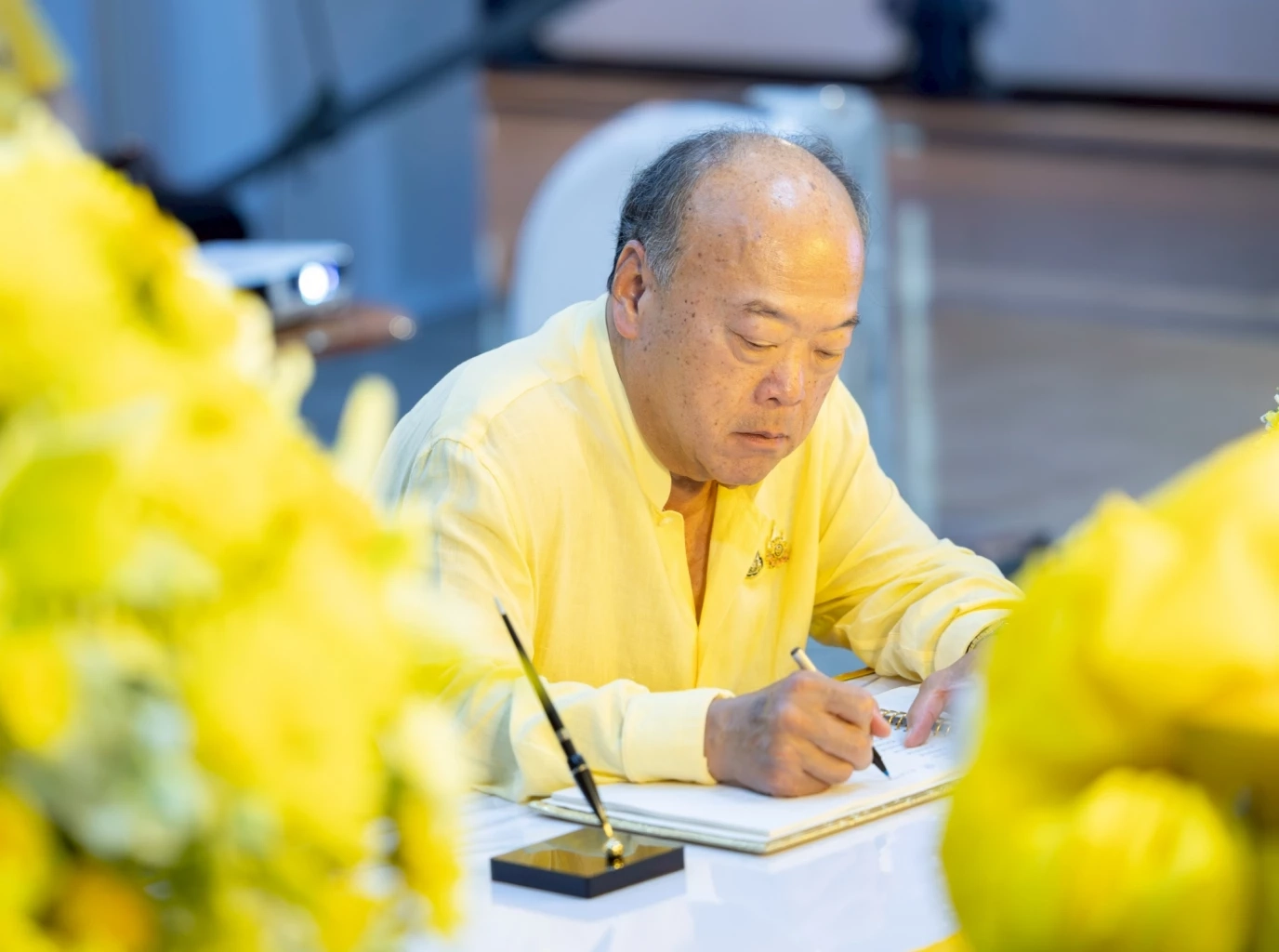 กลุ่มบริษัทบีทีเอส จัดพิธีลงนามถวายพระพร-จุดเทียนถวายพระพรชัยมงคล พระบาทสมเด็จพระเจ้าอยู่หัว 