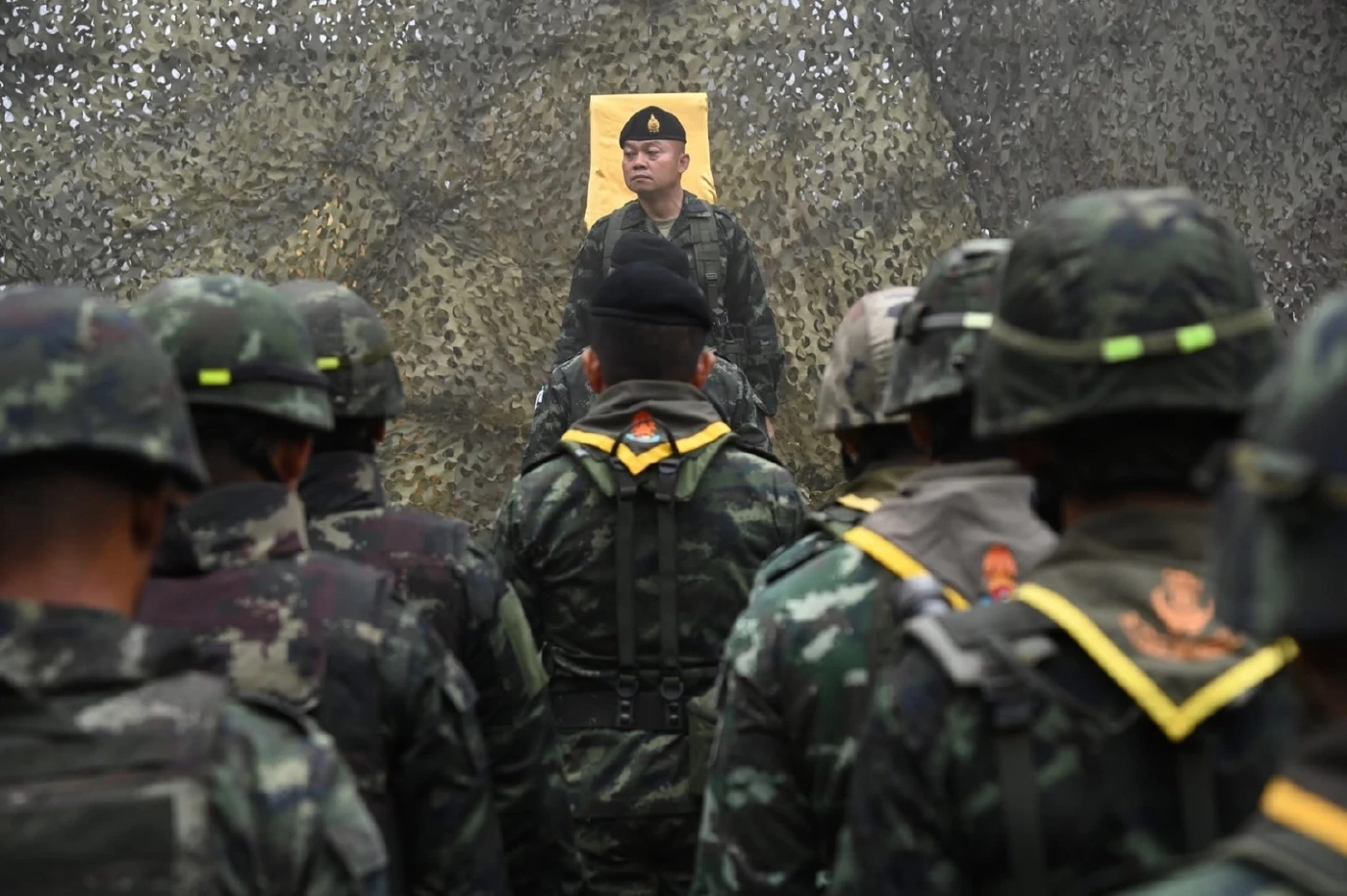 "แม่ทัพภาค 2" นำสิ่งของพระราชทานมอบให้ "ทหาร" ชายแดนไทย-กัมพูชา