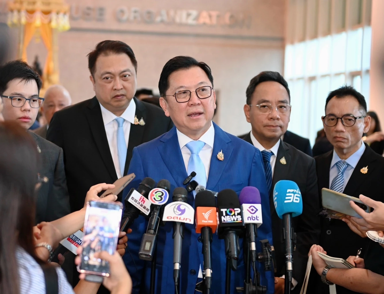 นายจตุพร บุรุษพัฒน์ รัฐมนตรีว่าการกระทรวงพาณิชย์