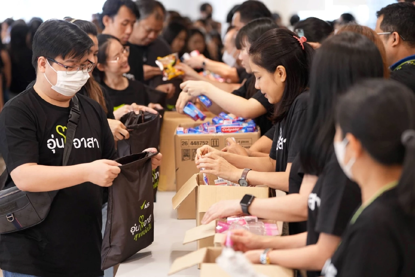 AIS เคียงข้างคนไทยในสถานการณ์ชายแดนไทย–กัมพูชา  ส่งถุงยังชีพ–เสริมระบบสื่อสาร พร้อมดูแลลูกค้าเต็มกำลัง