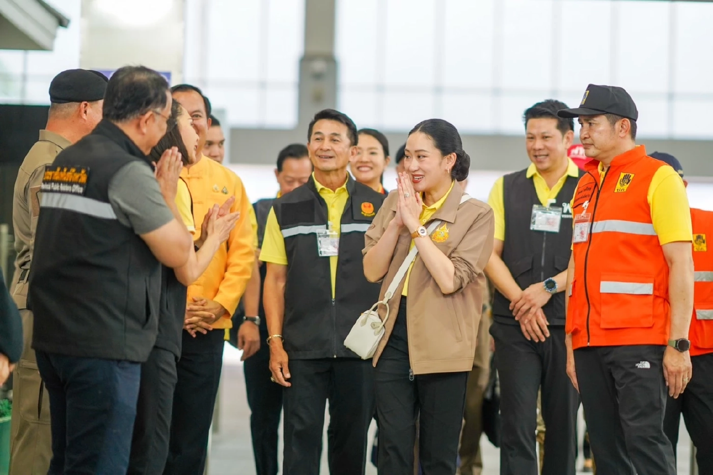 “นายกฯอิ๊งค์” ควง “รมช.อิ่ม” ช่วยผู้ประสบอุทกภัย จ.น่าน