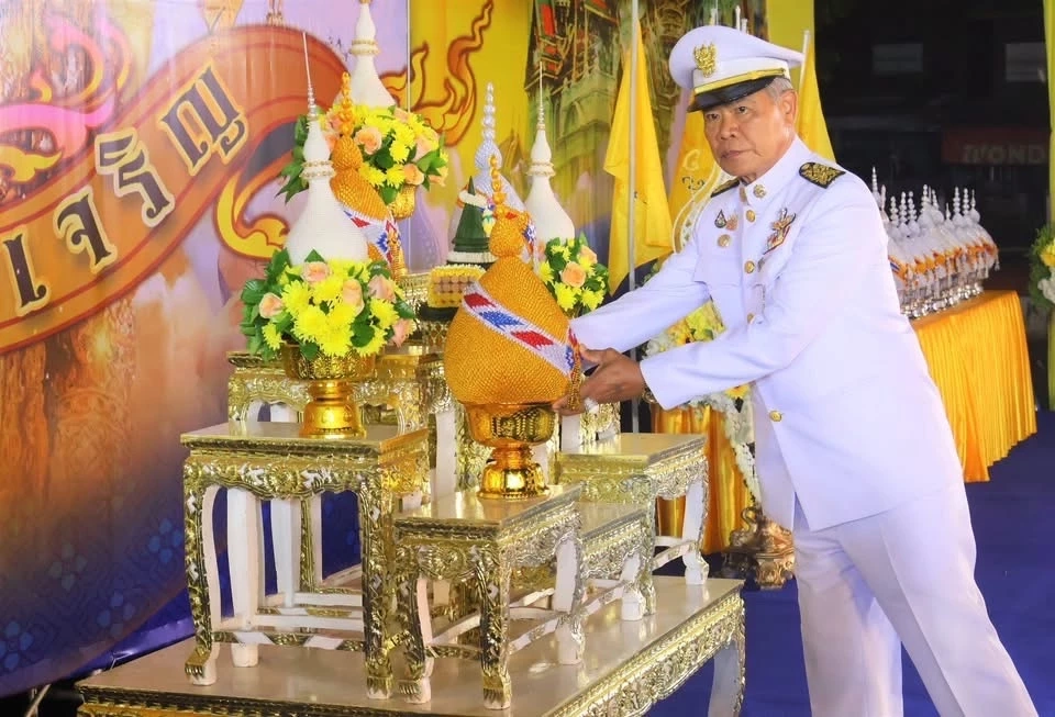 เทศบาลท่าน้ำอ้อยม่วงหัก นำ ปชช.ร่วมกิจกรรมถวายพระพรชัยมงคล