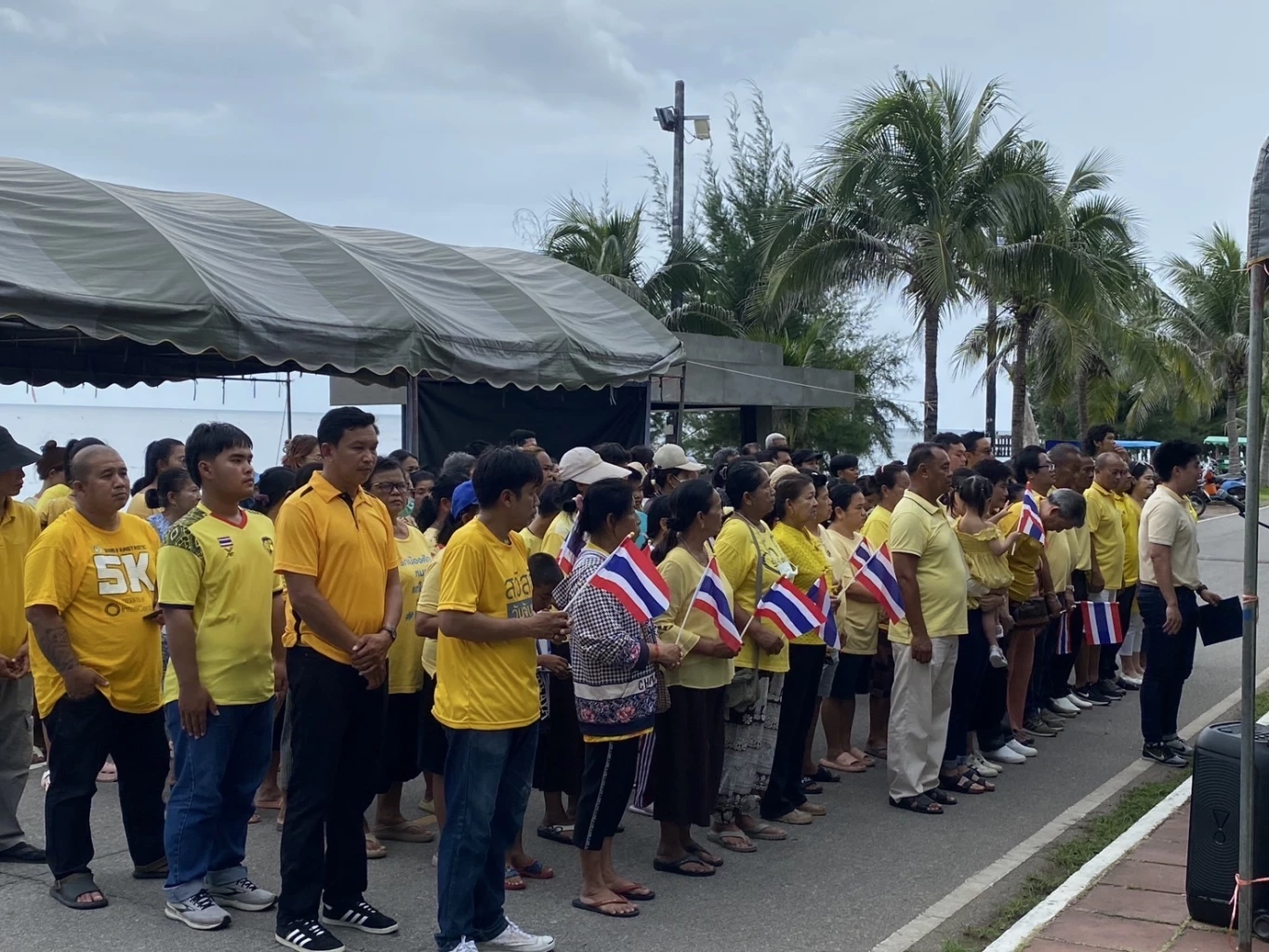 “ปณิธาน ประจวบเหมาะ” เลี้ยงอาหารชาวทับสะแก ถวายเป็นพระราชกุศล