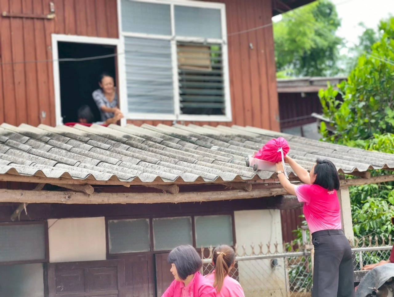 ออมสิน มอบเงิน 7.5 แสนบาท ช่วยประชาชนน้ำท่วม 5 จังหวัดภาคเหนือ