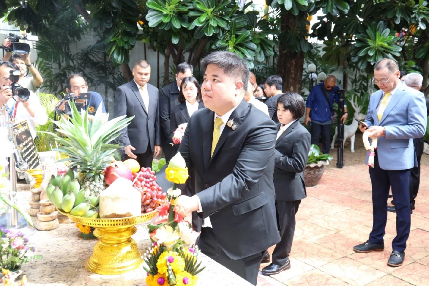 รมว. แรงงาน เข้ากระทรวงวันแรก เปิด 5 นโยบาย ยกระดับแรงงานทุกมิติ