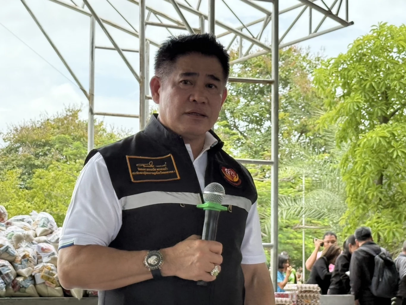  ร้อยเอก ธรรมนัส พรหมเผ่า ประธานมูลนิธิธรรมนัส พรหมเผ่า