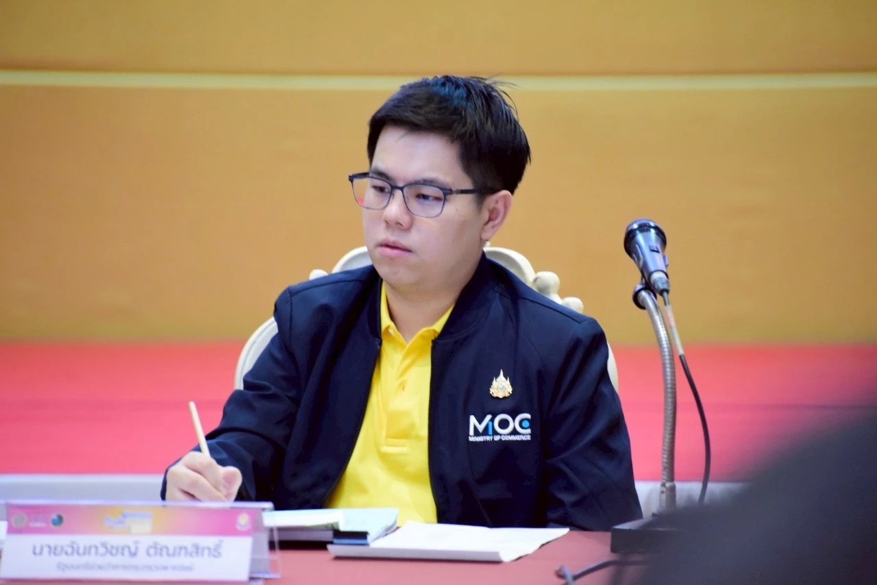 นายฉันทวิชญ์ ตัณฑสิทธิ์ รัฐมนตรีช่วยว่าการกระทรวงพาณิชย์