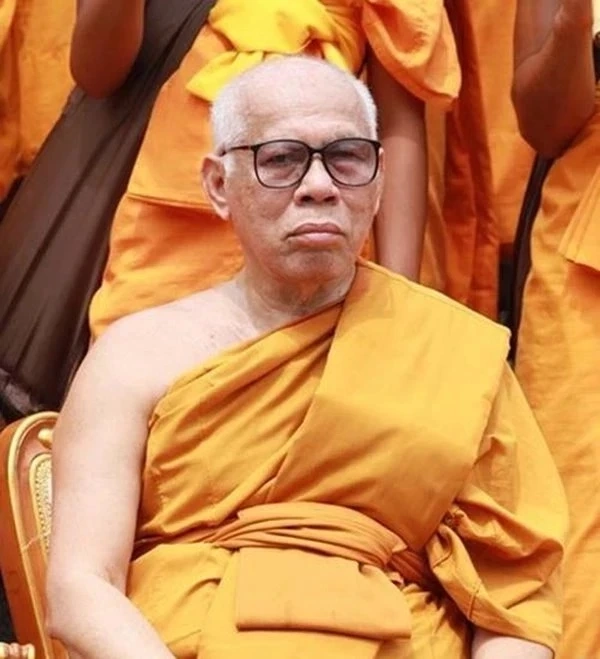  สมเด็จพระพุฒาจารย์ (สนิท ชวนปญฺโญ) ซึ่งเป็นสมเด็จพระราชาคณะฝ่ายมหานิกาย