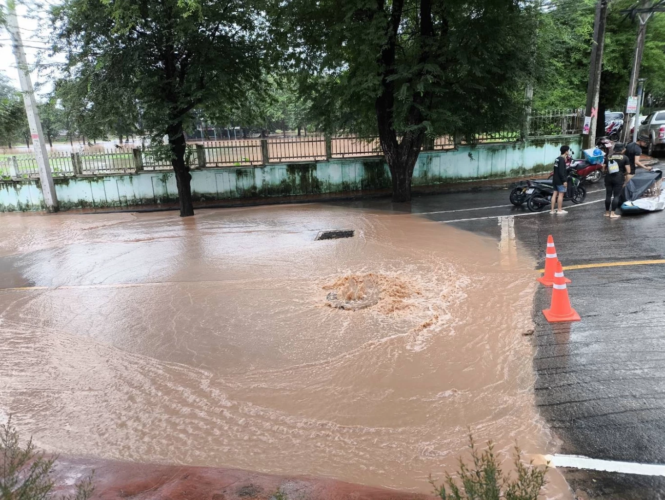 ด่วน! เมืองน่านจมบาดาล ท่วมชุมชน-ย่านเศรษฐกิจ ต้องใช้เรือสัญจร