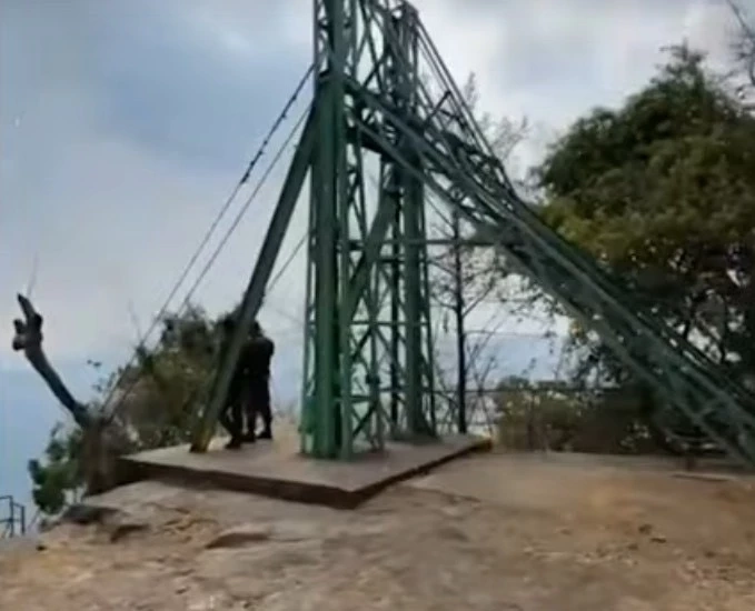 เปิดภาพ ทหารไทยทำลาย "กระเช้า-บันได" ตัดเส้นทางทหารกัมพูชาขึ้นภูมะเขือสำเร็จ