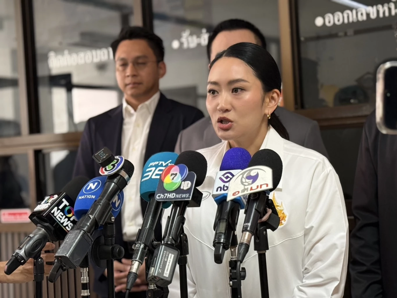 “นายกฯอิ๊งค์” น้ำตาคลอ ประณาม "กัมพูชา" ยิงเข้าพื้นที่ชาวบ้านได้รับบาดเจ็บ