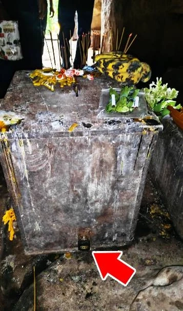 ดราม่าชายแดน! "กัมพูชาแสบ" ใช้เด็กเก็บเงินบูชากลาง ปราสาทตาควาย "หญิงกัมพูชา" ทำพิธีสาปแช่ง