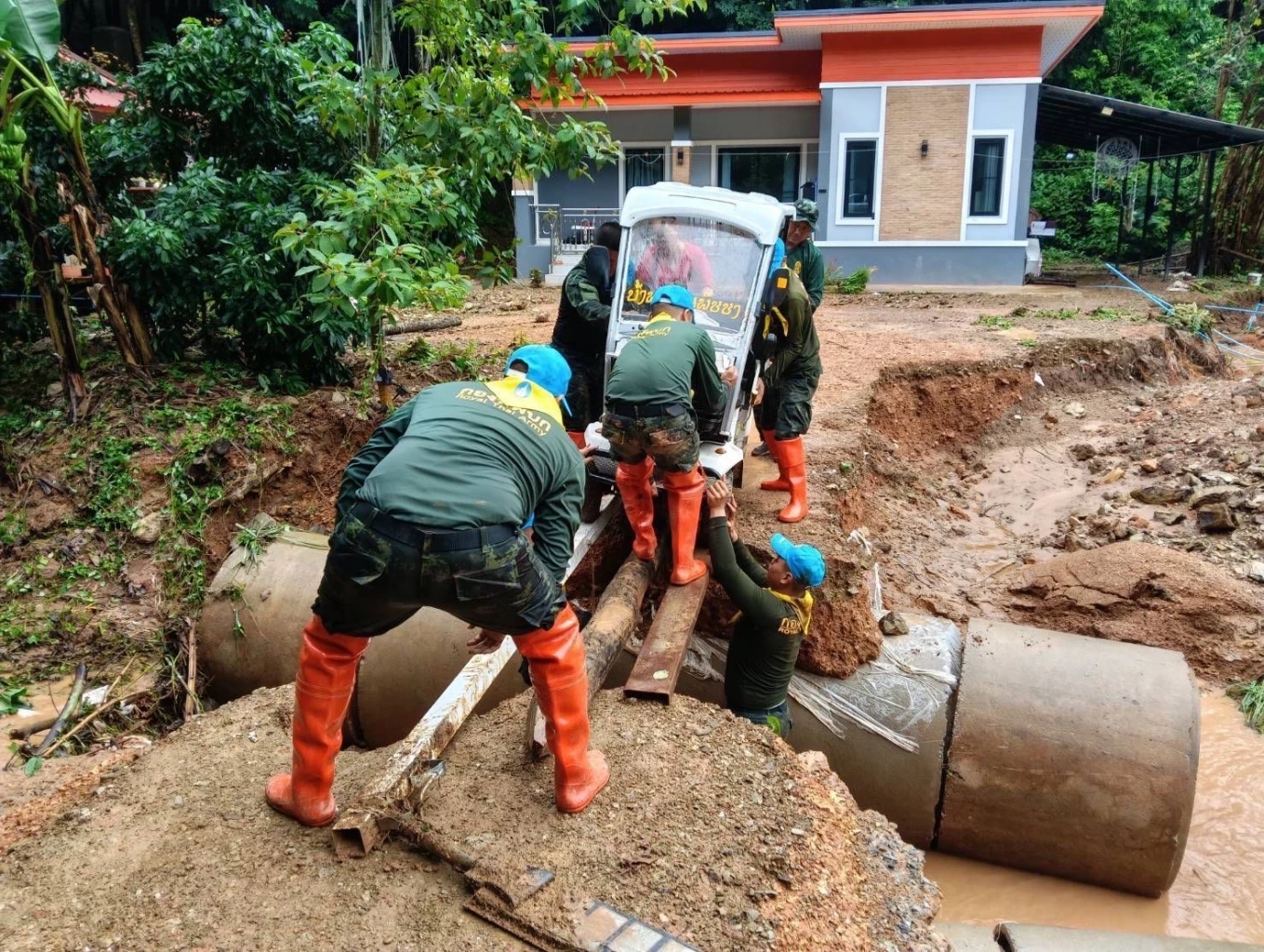 "ทบ." เร่งฟื้นฟูพื้นน้ำท่วม "ภาคเหนือ" ป้องกันน้ำหลากระยะยาว