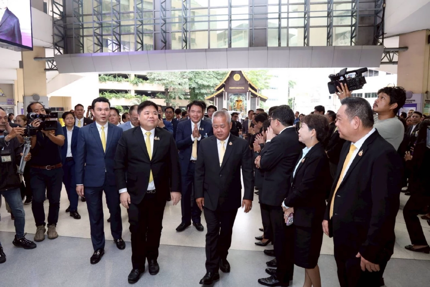 รมว. แรงงาน เข้ากระทรวงวันแรก เปิด 5 นโยบาย ยกระดับแรงงานทุกมิติ