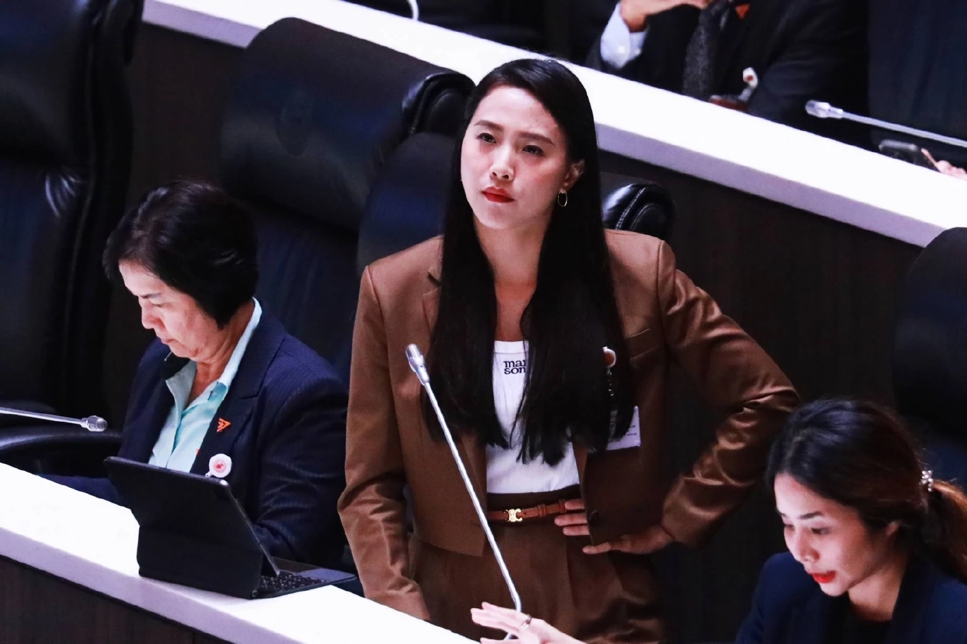 ”สส.ไอซ์“ ฝาก “พงศ์กวิน” รมว.แรงงานคนใหม่ จัดการปัญหา "ประกันสังคม" จี้ปมซื้อ "ตึก Skyy9" แพง