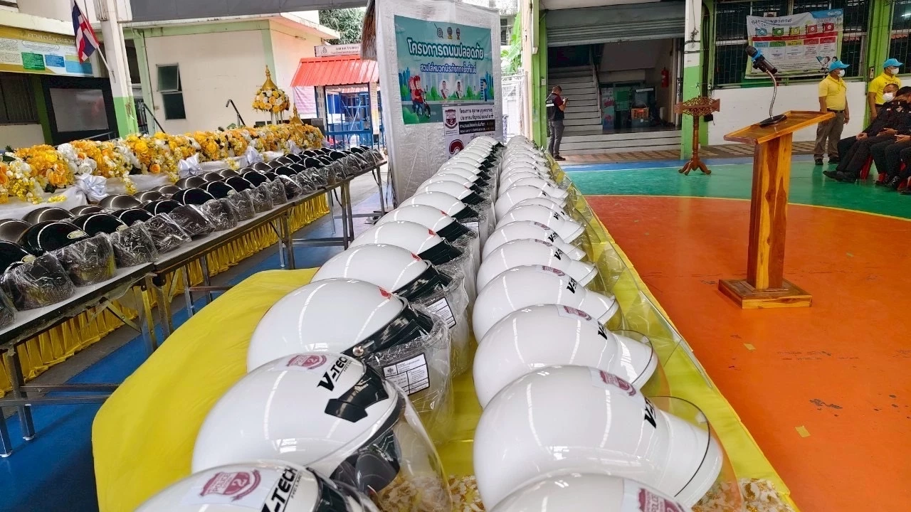 เดินหน้าโครงการถนนปลอดภัย ย่านบางเขน พร้อมรณรงค์สวมหมวกนิรภัย