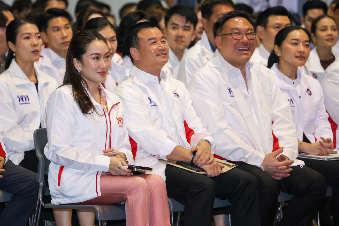 โพลชี้คนไทย 47% หนุนยุบสภาผ่าทางตัน โจทย์ยากที่เพื่อไทยต้องแก้