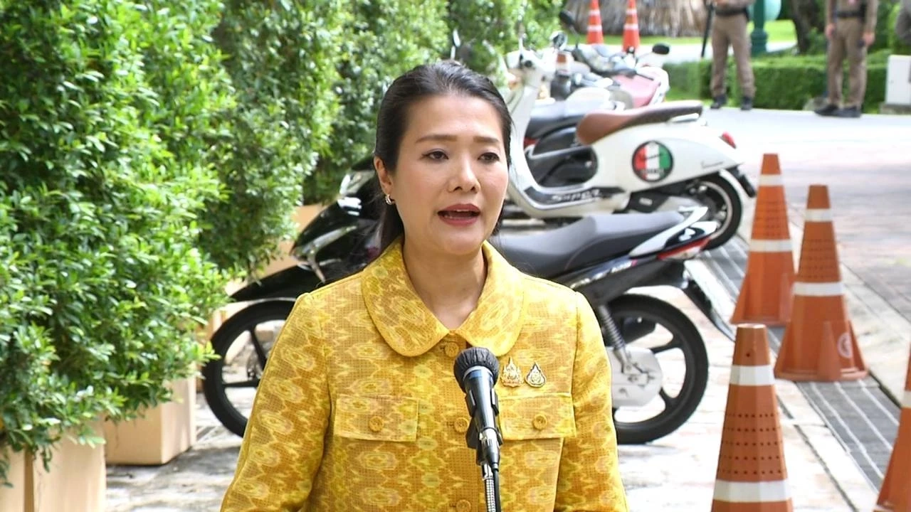 นางสาวธีรรัตน์ สำเร็จวาณิชย์ รัฐมนตรีช่วยว่าการกระทรวงมหาดไทย