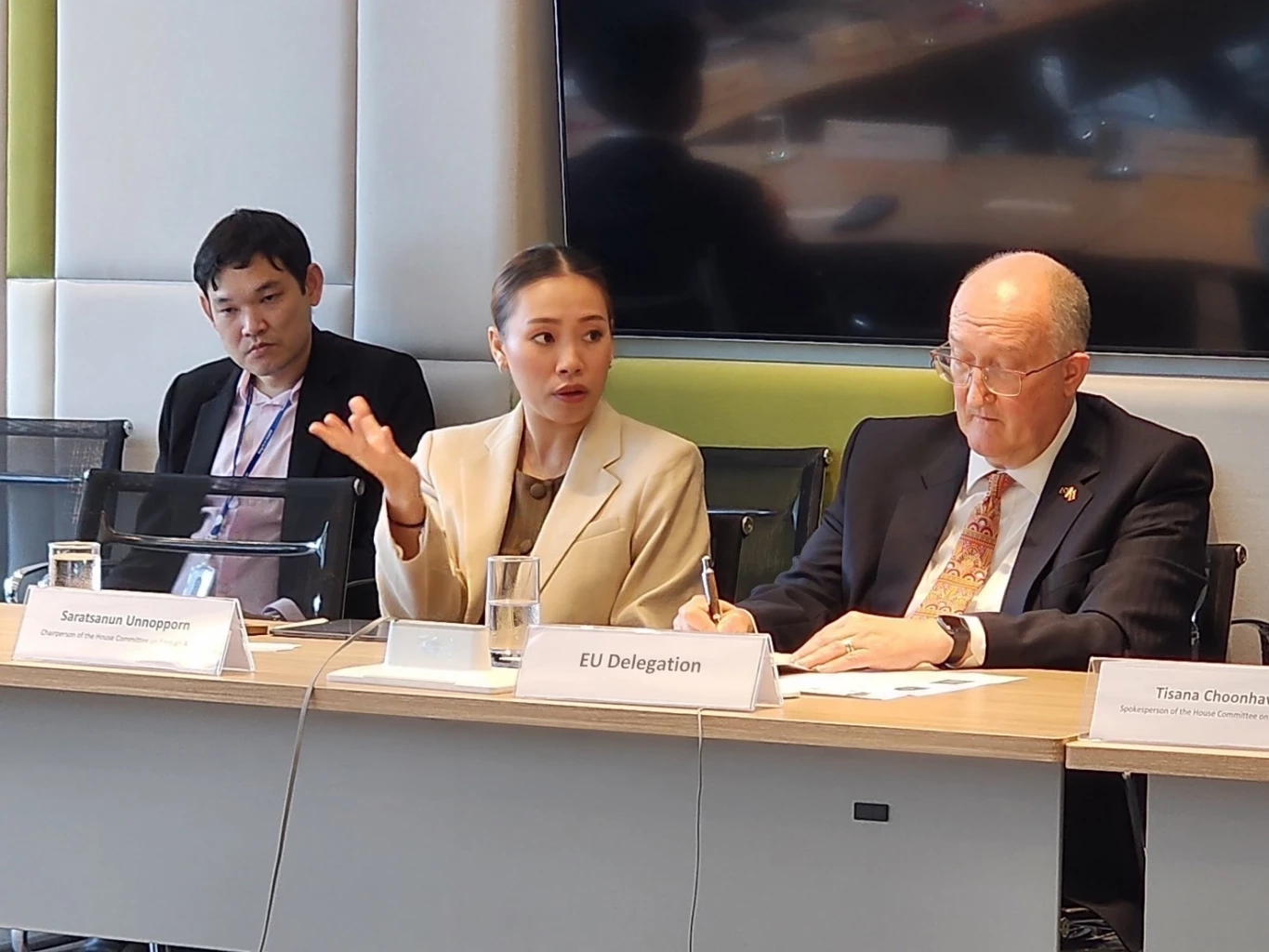 "สรัสนันท์" นำ "กมธ.ต่างประเทศ" เดินสายแจง "ทูตอังกฤษ-ยุโรป"