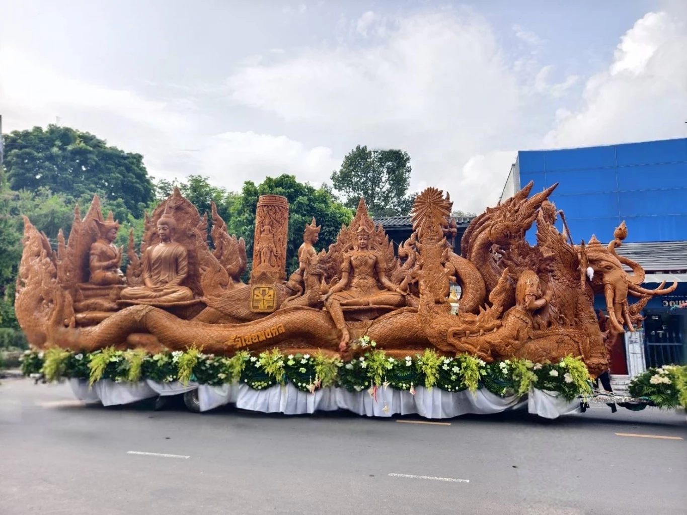 ธ.ก.ส. ร่วมสืบสาน \'ประเพณีแห่เทียนพรรษา จ.อุบลราชธานี\'
