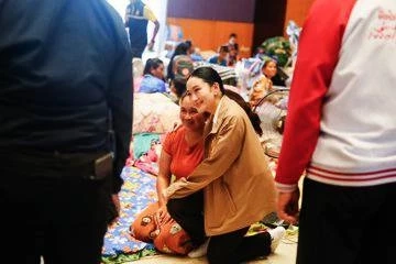 "แพทองธาร"เยี่ยมพี่น้องประชาชนและเจ้าหน้าที่ทหาร ที่ได้รับบาดเจ็บจากสถานการณ์ชายแดน