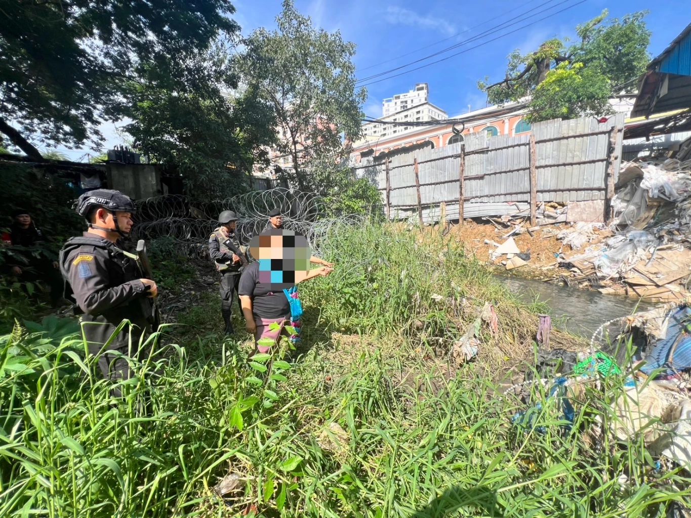 ทหารจับ 2 หญิงไทย มุดลวดหนามข้ามแดน รับสิ้นรับจ้างแก๊งคอลฯ