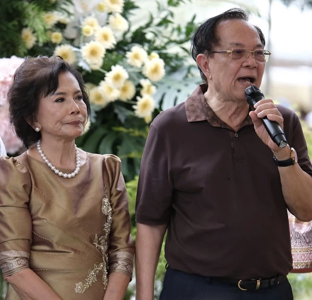 ชุมพล และโสภา บ้านใหญ่เวียงสระ