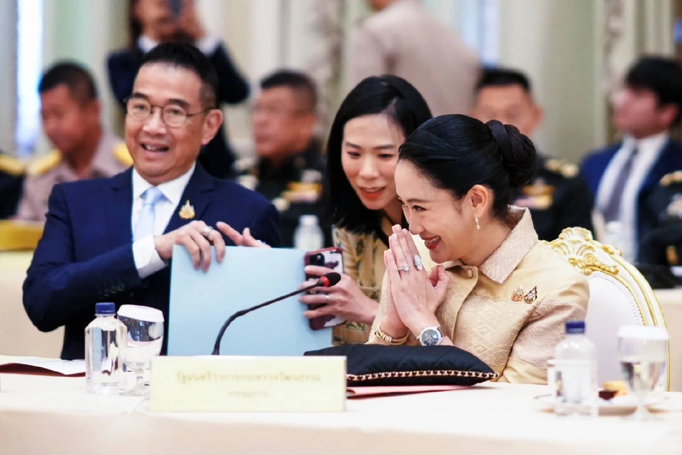 \"นายกฯอิ๊งค์\" ยิ้มแย้มเข้าทำเนียบฯ ประชุม จัดงานเฉลิมพระเกียรติ