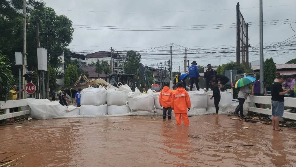 ด่วน! เมืองน่านจมบาดาล ท่วมชุมชน-ย่านเศรษฐกิจ ต้องใช้เรือสัญจร