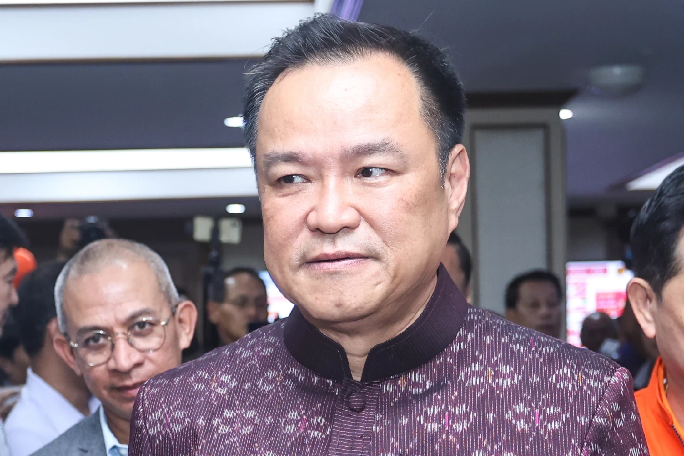 “ภูมิธรรม” ย้อนถาม พรรคประชาชน แน่ใจหรือจับมือภูมิใจไทย ดัน “อนุทิน” เป็น \"นายกฯชั่วคราว\"