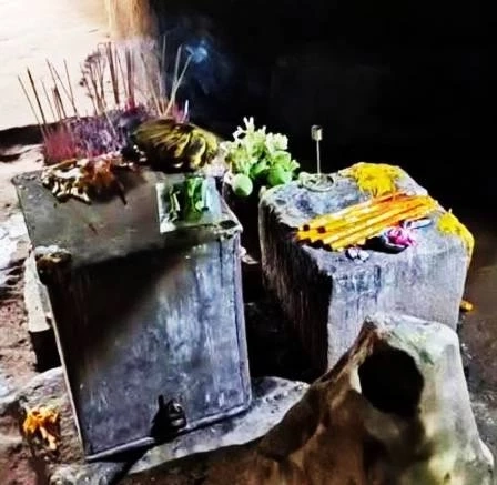 ดราม่าชายแดน! "กัมพูชาแสบ" ใช้เด็กเก็บเงินบูชากลาง ปราสาทตาควาย "หญิงกัมพูชา" ทำพิธีสาปแช่ง