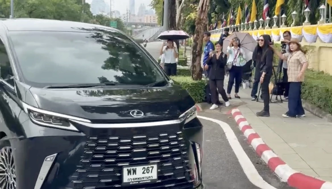 ”แพทองธาร“ เข้าบ้านพิษณุโลก รับมอบงาน ครม. ดัน \"ซอฟต์พาวเวอร์\" ภาพยนตร์ไทย-จัดเทศกาลดนตรี