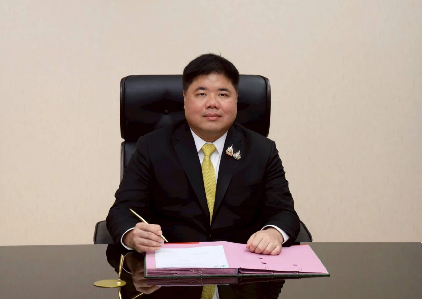 รมว. แรงงาน เข้ากระทรวงวันแรก เปิด 5 นโยบาย ยกระดับแรงงานทุกมิติ